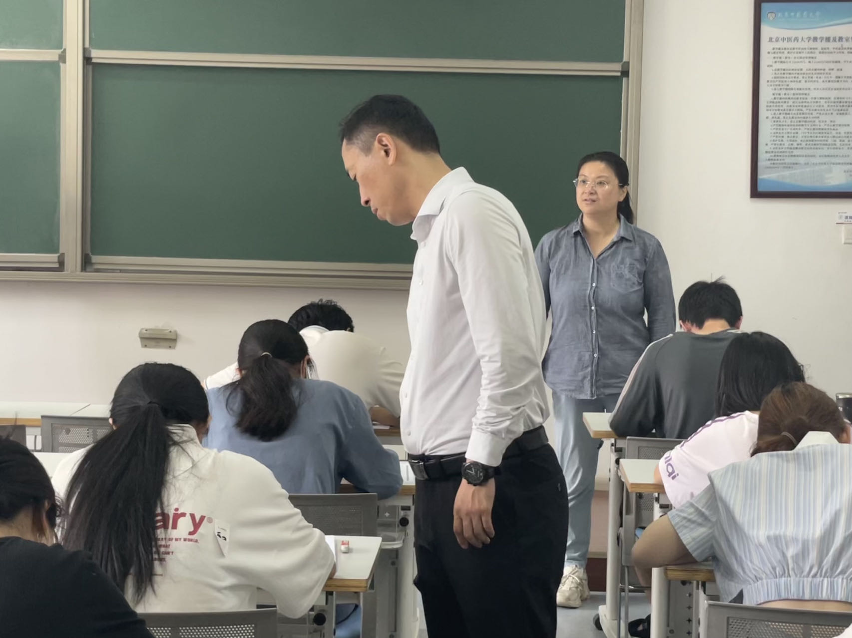 万象城awcsport官网开展2023年春季学期期末考试巡查工作1.jpg
